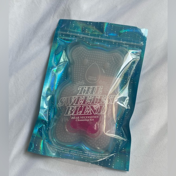 THE SWEETEST BLEND BEAR NECESSITIES Cleansing Set limited edition NWT - Picture 3 of 3